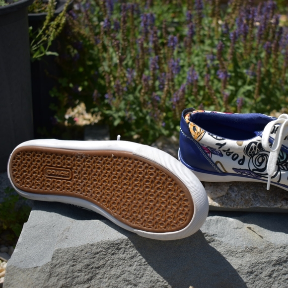 Sneakers - Picture 5 of 6